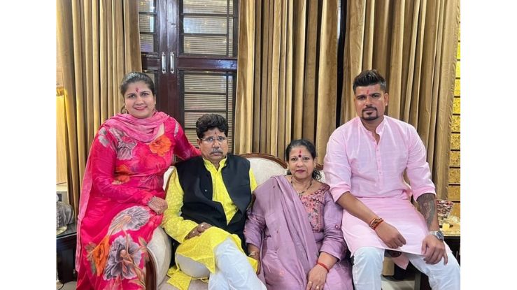 Karn Sharma with parents