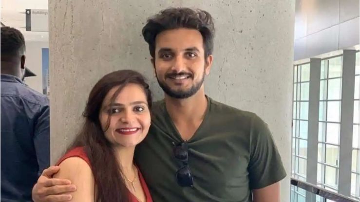 Harshal Patel Sister